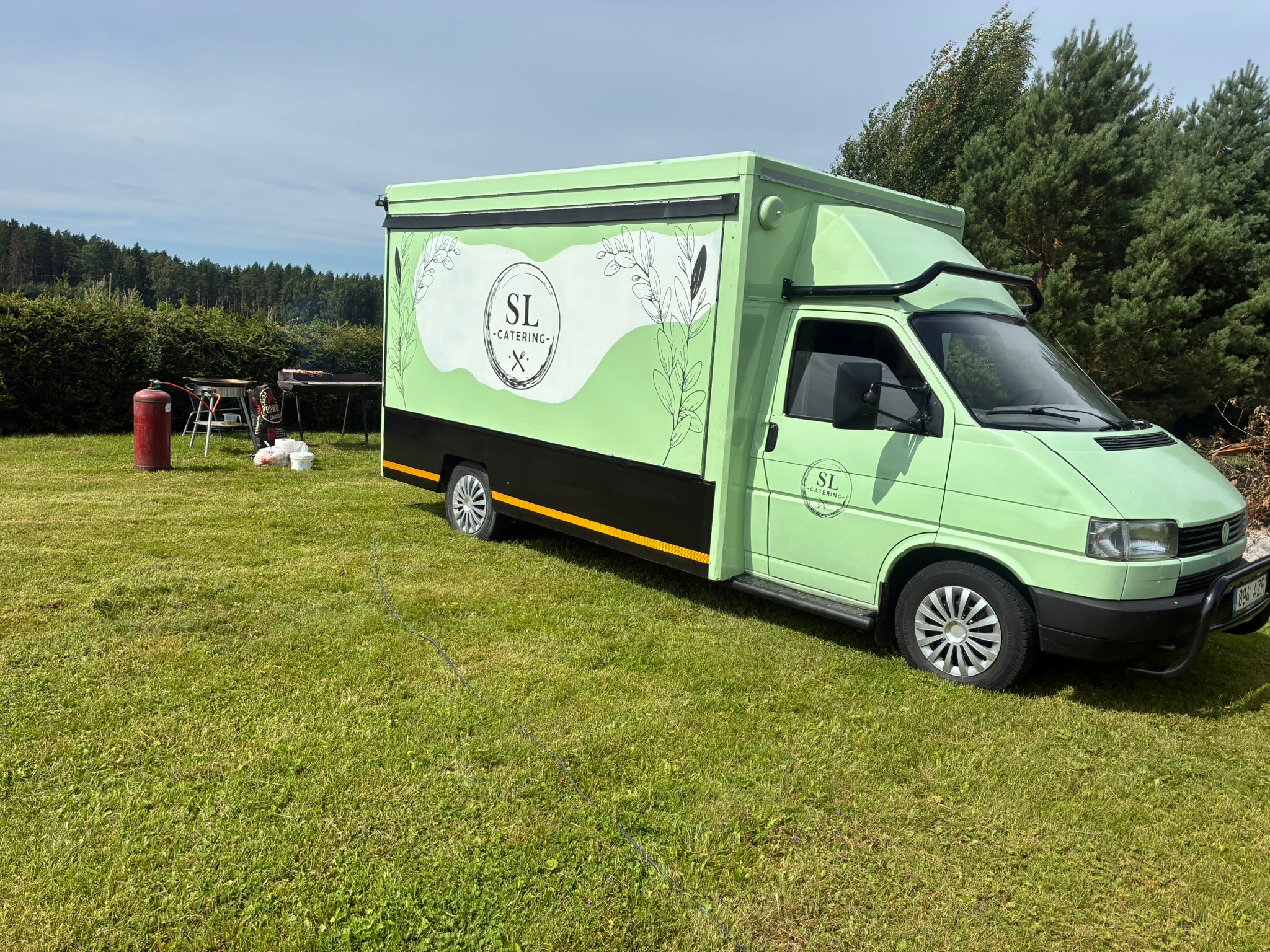 Valmis SL Cateringi roheline toiduauto väliüritusel